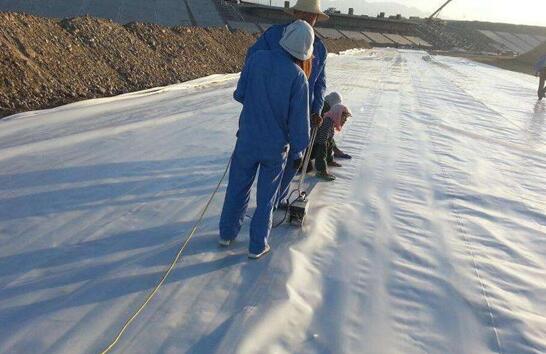 HDPE土工膜施工時的工藝控制和數據整理