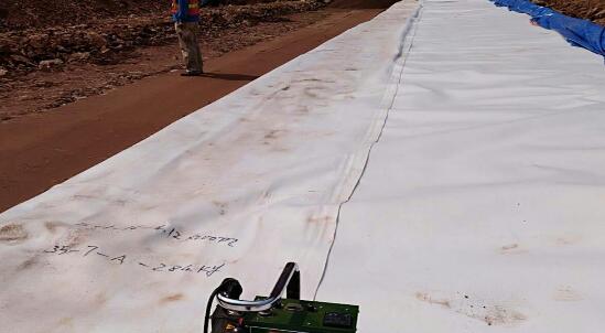 HDPE土工膜生產性焊接避免魚咀