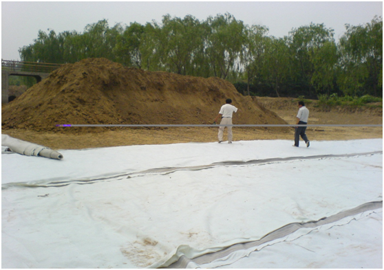 水利渠道防滲施工中土工膜施工作業