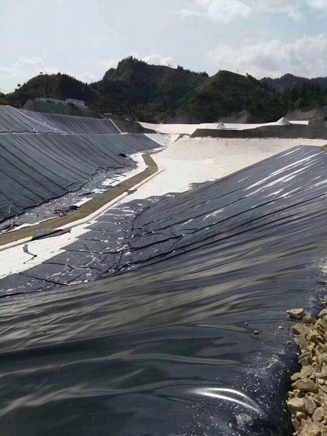 HDPE防滲膜在污水蒸發池鋪設特有步驟有哪些？