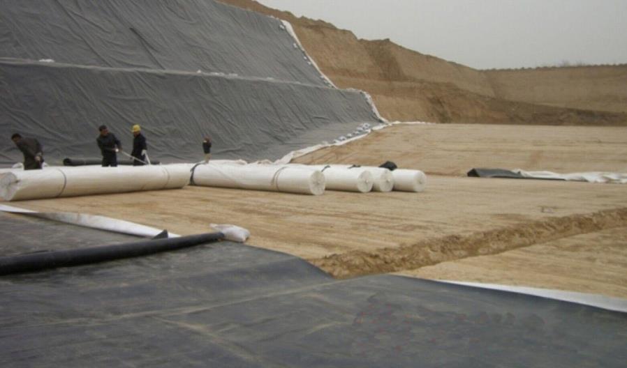 復(fù)合土工膜勁度和伸長率可完全滿足壩體變形要求