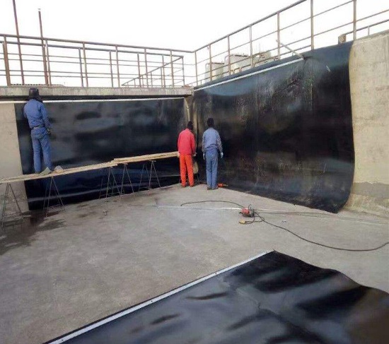 防滲膜鋪設方法薄膜桿法和直鋪法的不同之處