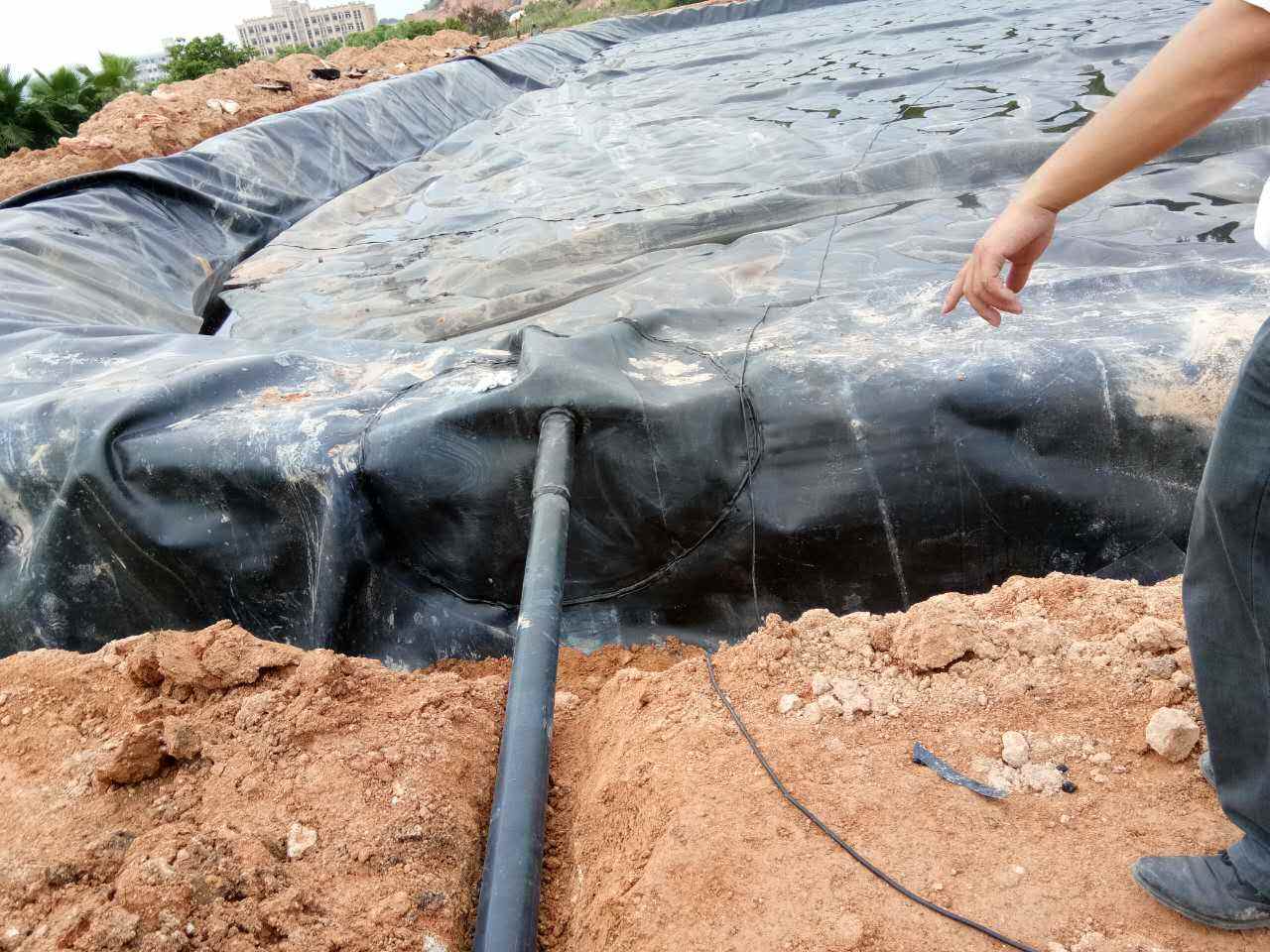 土工膜在強透水地基充砂管袋圍堰施工中的應用